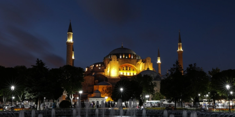 عودة آيا صوفيا مسجدا.. ردود فعل جديدة من القدس وبرلين وموسكو والفاتيكان ولوكسمبورغ