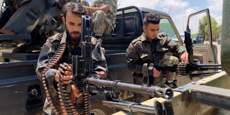 ليبيا.. تحركات سياسية لاستئناف الحوار وتحضيرات لعملية عسكرية في سرت