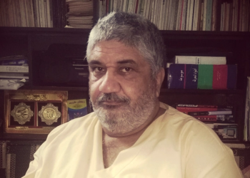 أصيب بكورونا في محبسه.. وفاة الصحفي المصري المعارض محمد منير